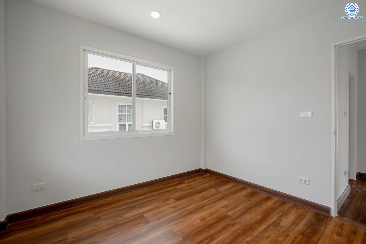 บ้านมือสองตกแต่งใหม่ แบรนด์ LH ม.ชัยพฤกษ์ บางบัวทอง หลังใหญ่ เนื้อที่ 67 ตร.ว. ฟังก์ชัน 3 ห้องนอน 2 ห้องน้ำ จอดรถได้ 2 คัน พร้อม Facilities ครบครัน บนทำเลเดินทางสะดวก ติดถนนบางกรวย-ไทรน้อย ใกล้เซ็นทรัลเวสต์เกต และรถไฟฟ้าสายสีม่วง "สถานีบางพลู"...